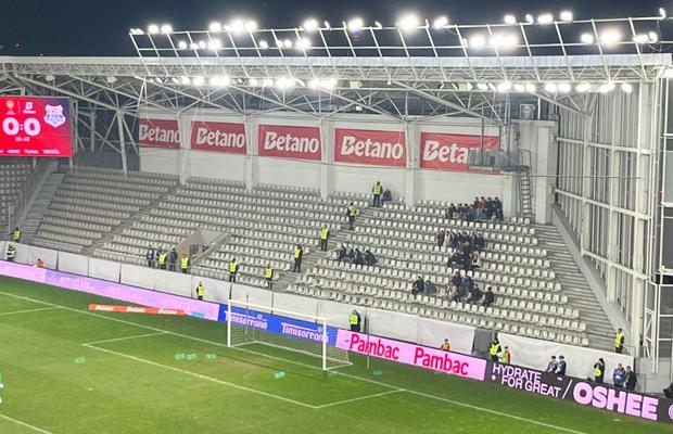 Protest generalizat la Dinamo - Metalul Buzău: de la ce a pornit gestul radical al ultrașilor