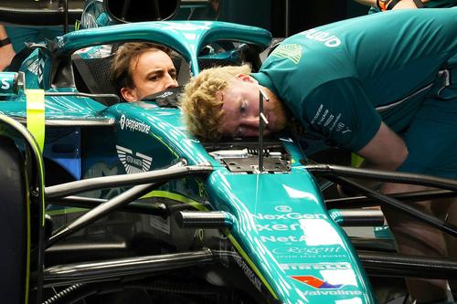 Fernando Alonso în mașina celor de la Aston Martin, foto: Imago