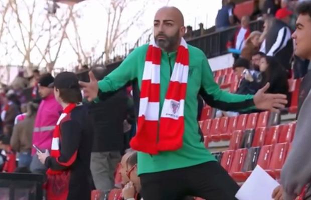 Suporterul celebru a slăbit aproape 40 de kilograme pentru a purta tricoul primit de la un fotbalist