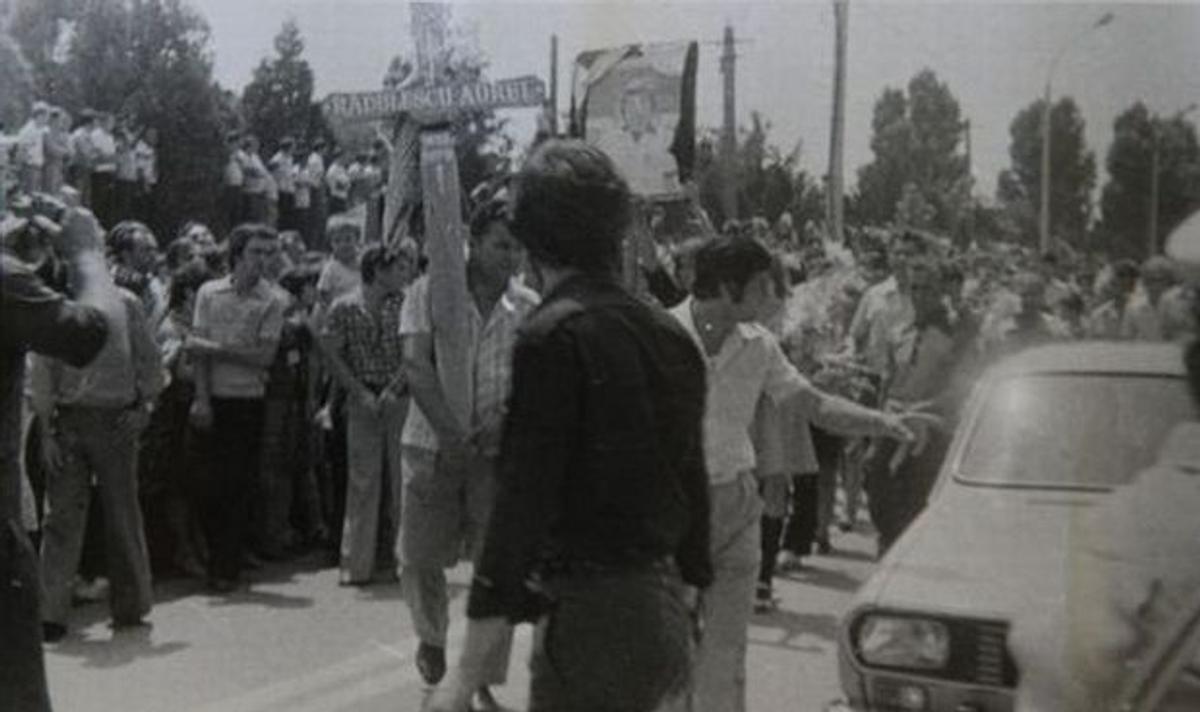 RETRO GSP. 42 de ani de la debutul în națională al lui Aurel Rădulescu, cel ce trebuia să fie mai bun decât Hagi. Și care a sfârșit stupid, sub roțile trenului, după o șuetă cu o blondă