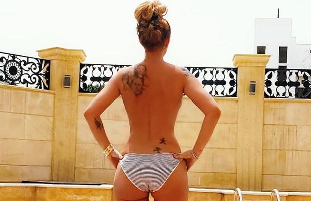 FOTO. Anamaria Prodan, provocatoare în izolare » A pozat topless la piscină