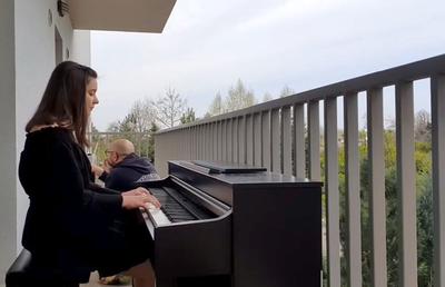 COVID-19. VIDEO Celia Dumitrescu, fiica fostului soț al Anamariei Prodan, recital de Bach și Schubert în Pipera