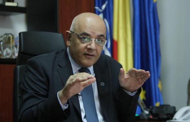 Raed Arafat sfătuiește populația să-și acopere nasul și gura când iese din casă: „Nu este nevoie de mască medicală, puteți improviza”