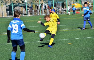 Cât costă să faci sport în România? » Episodul 1: FOTBAL. Nimic gratis! Părinții plătesc tot: antrenamente, echipament, cantonamente, visuri pierdute + Top 10 academii de copii și juniori