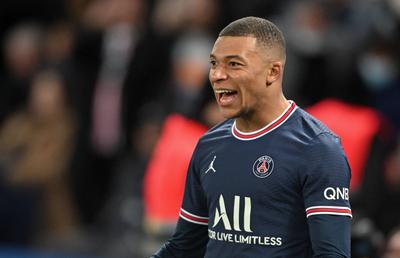 Răsturnare spectaculoasă de situație: Mbappe nu mai pleacă la Real și va prelungi cu PSG!