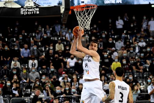 Stefan Bircevic în acțiune într-un meci de Champions League// FOTO: Imago Images