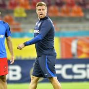 Valentin Crețu, în stânga antrenorului Mihai Pintilii // foto: Imago Images