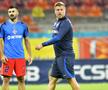Valentin Crețu, în stânga antrenorului Mihai Pintilii // foto: Imago Images