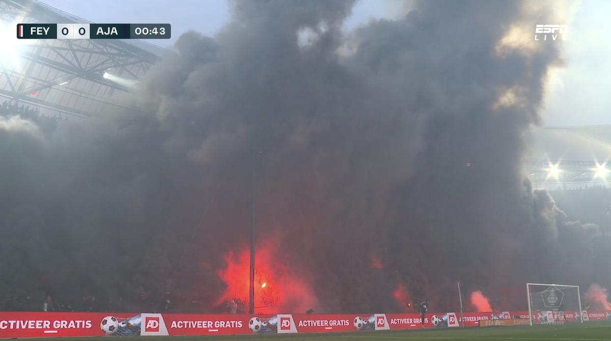 „A fost o atmosferă bolnavă” » Noi detalii de la haosul Feyenoord - Ajax! Antrenorul a intrat pe teren: „Folosiți-vă creierul, la naiba!"