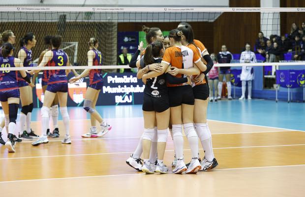 Emoții și un set eroic » Alba Blaj a pierdut acasă manșa tur a finalei Cupei CEV