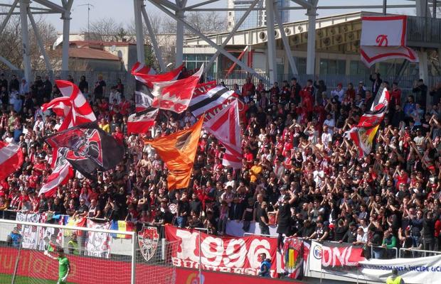 Aproape de sold out general: câte bilete mai sunt la Dinamo - Oțelul cu 2 zile înainte de meci