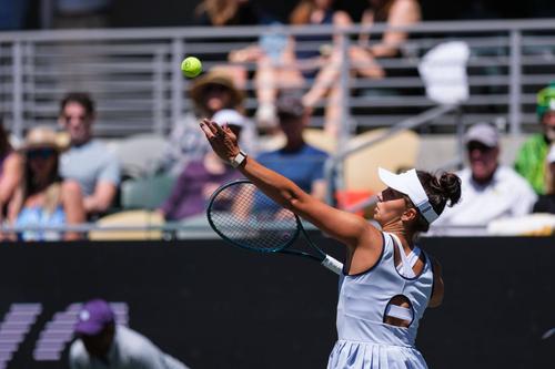 Jaqueline Cristian (25 de ani, locul 83 WTA), a fost învinsă de rusoiaca Daria Kasatkina (26 de ani, locul 11 WTA), scor 7-6(4), 2-6, 3-6. în „sferturile” de la Charleston.