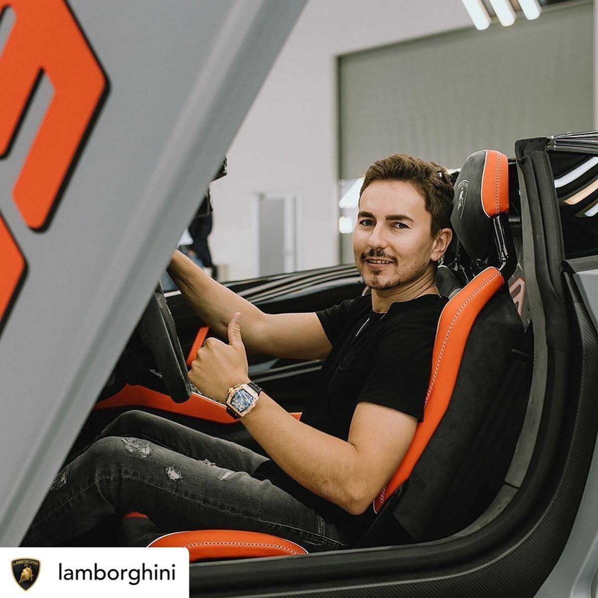 Jorge Lorenzo și-a etalat noul bolid » Suma astronomică plătită de spaniol și specificațiile mașinii