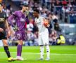 Mamardashvili și Vinicius discutând înaintea penalty-ului // foto: Imago Images