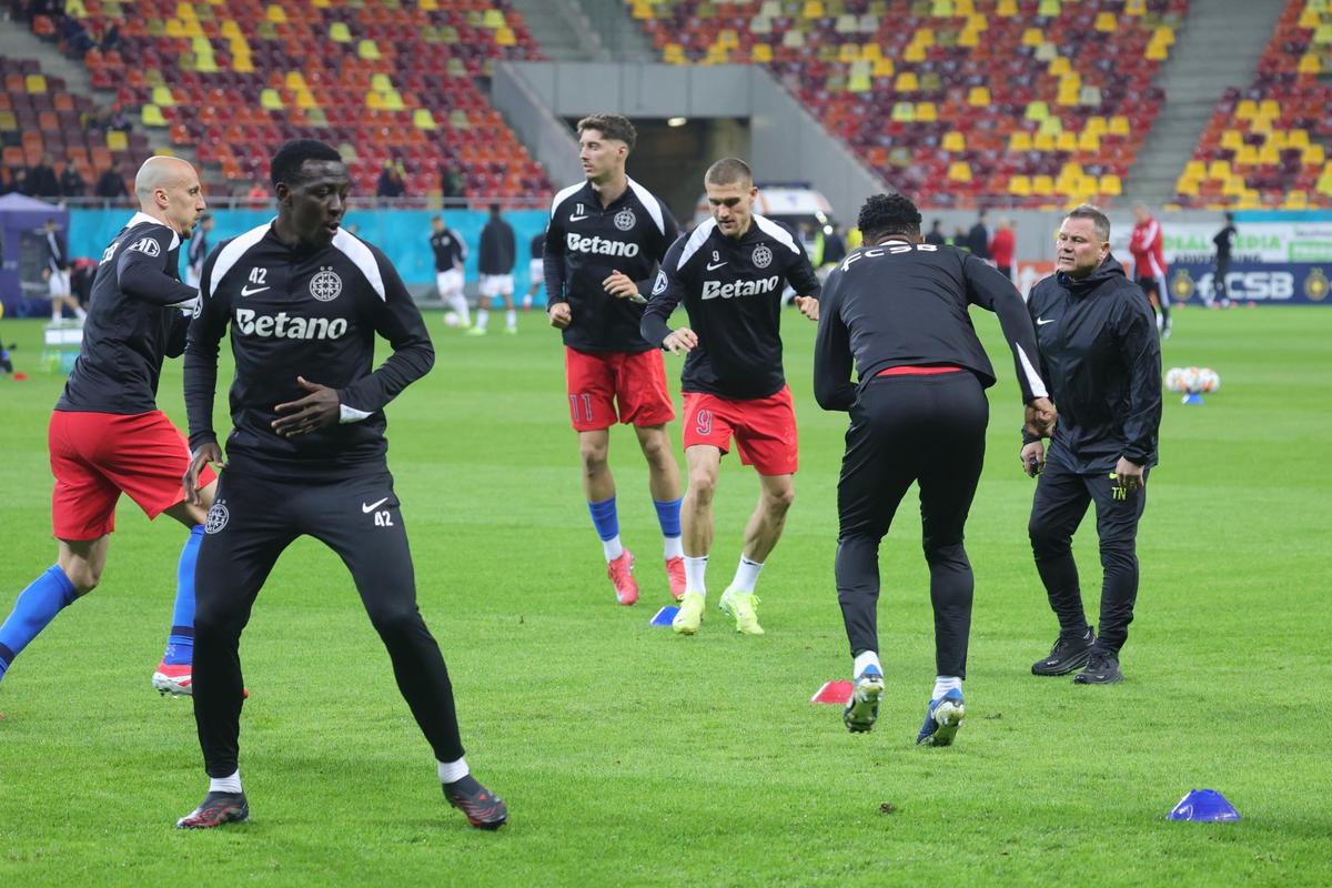 Imagini de la încălzire, înainte de FCSB - U Cluj / foto: Ionuț Iordache (GSP)