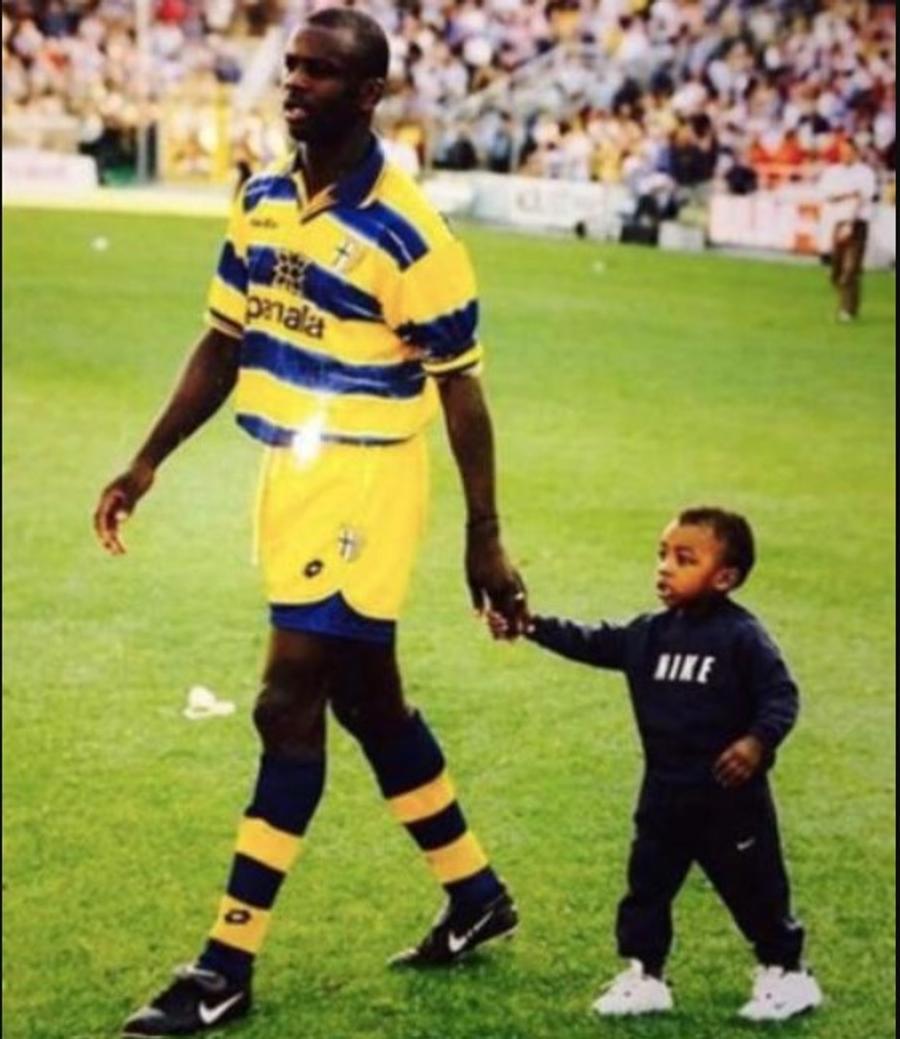 Povestea unei poze de familie care trezește frumoase amintiri la Parma » Ce i-a promis tatălui dacă va da gol!
