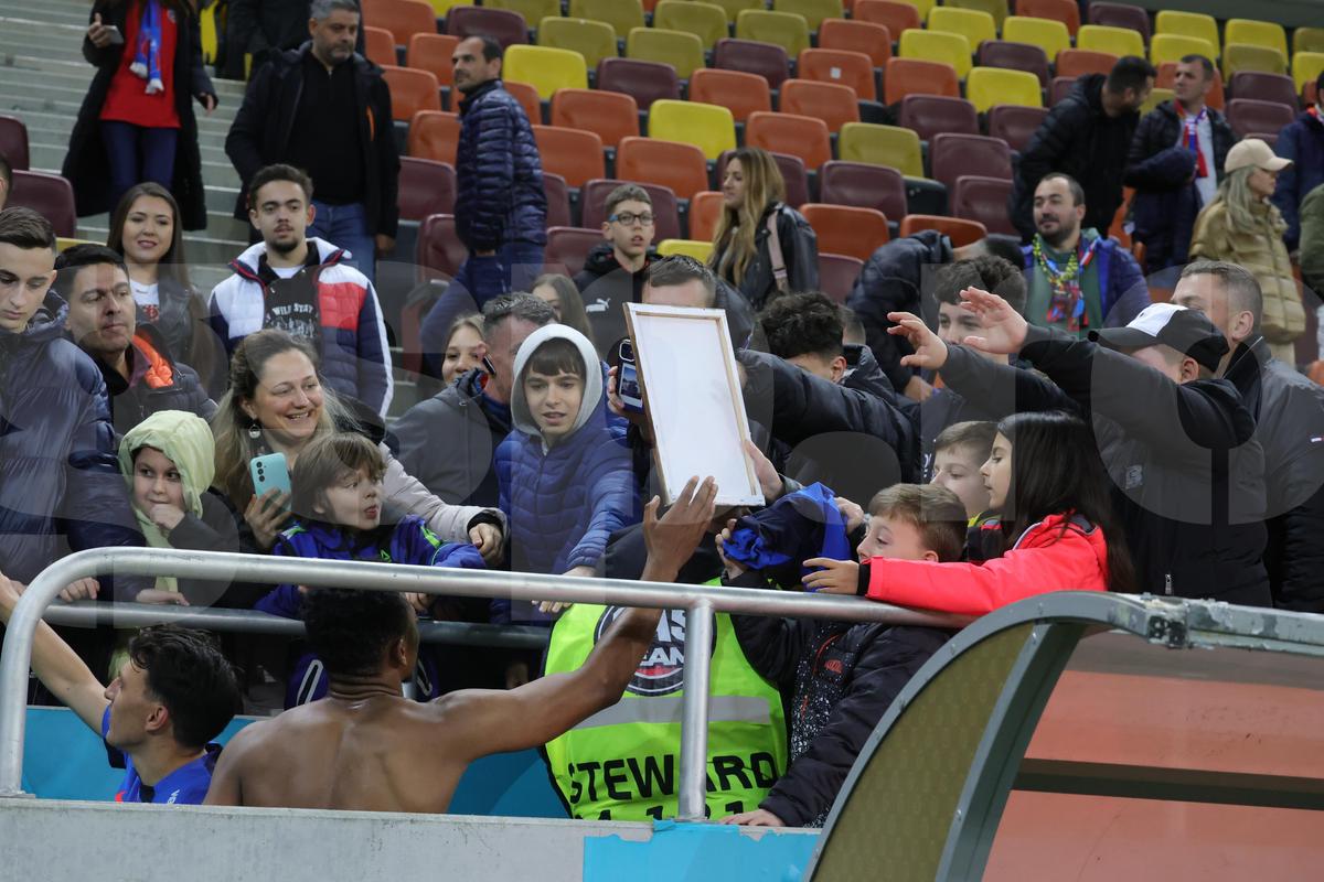 Siyabonga Ngezana, surprins de un copil după FCSB - U Cluj! Cadoul a ajuns în brațele partenerei