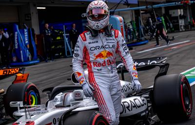 Max Verstappen îi egalează legendarii Michael Schumacher și Sebastian Vettel! Performanța realizată în Japonia