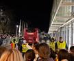 Jucătoarele au venit la suporteri, au luat copiii în brațe, au dat autografe / foto: GSP
