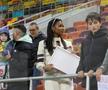 Siyabonga Ngezana, surprins de un copil după FCSB - U Cluj! Cadoul a ajuns în brațele partenerei