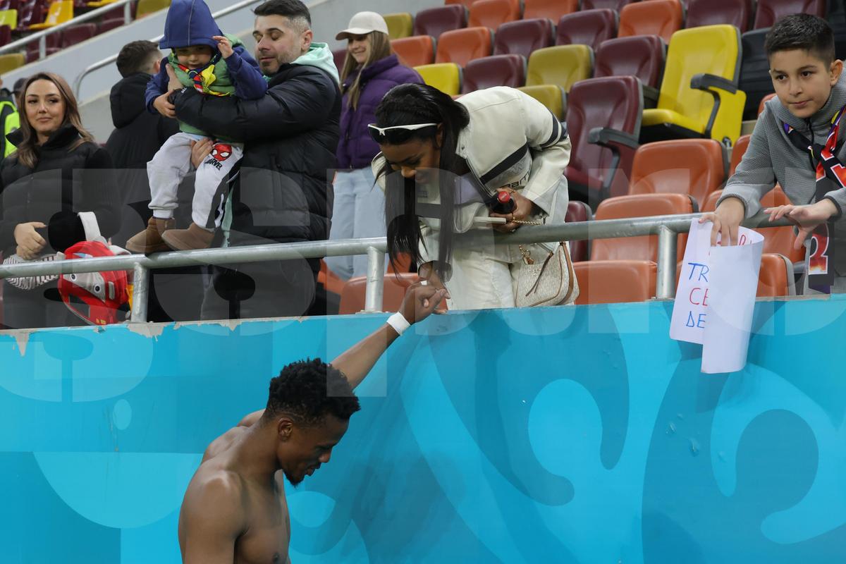 Siyabonga Ngezana, surprins de un copil după FCSB - U Cluj! Cadoul a ajuns în brațele partenerei
