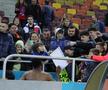 Momentul serii la Arena Națională! Cadoul primit de Ngezana a ajuns în brațele soției