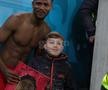 Siyabonga Ngezana, surprins de un copil după FCSB - U Cluj! Cadoul a ajuns în brațele partenerei