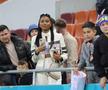 Momentul serii la Arena Națională! Cadoul primit de Ngezana a ajuns în brațele soției