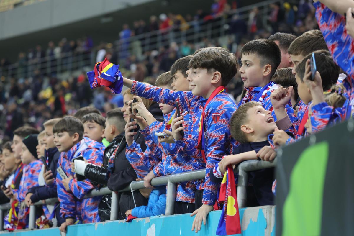 Imagini de la încălzire, înainte de FCSB - U Cluj / foto: Ionuț Iordache (GSP)