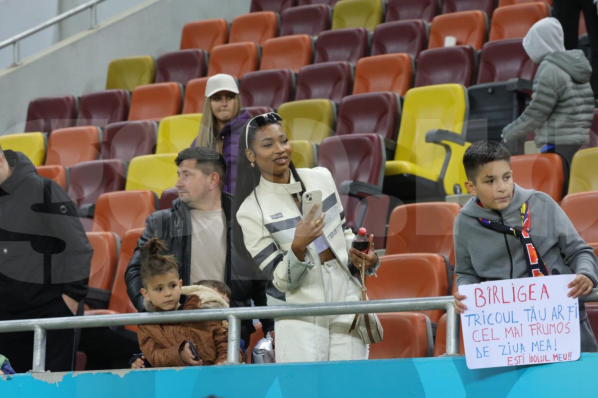 Siyabonga Ngezana, surprins de un copil după FCSB - U Cluj! Cadoul a ajuns în brațele partenerei