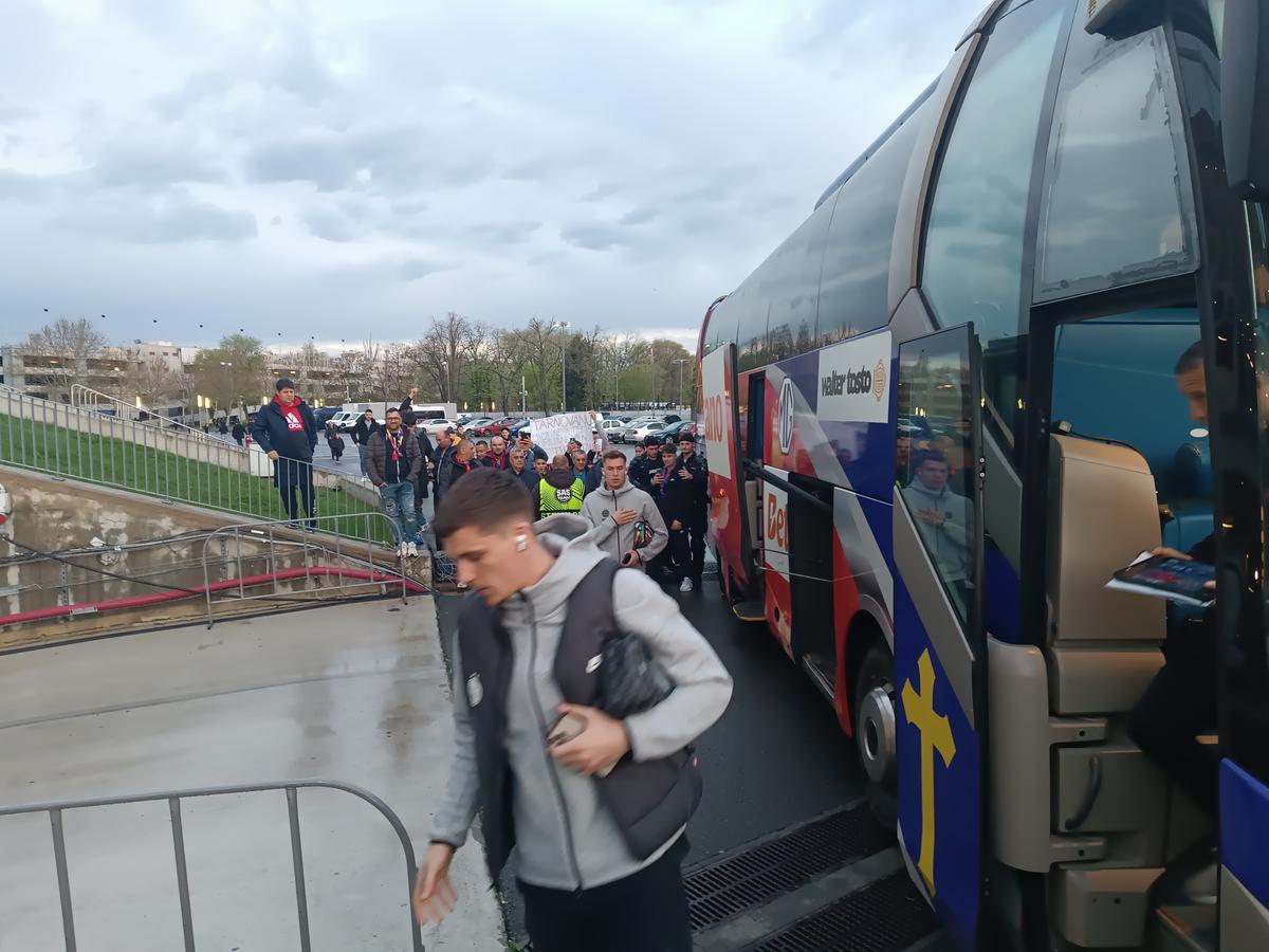 Ce urmărea MM Stoica pe tabletă, înainte de FCSB - U Cluj » Imaginile surprinse de reporterii GSP