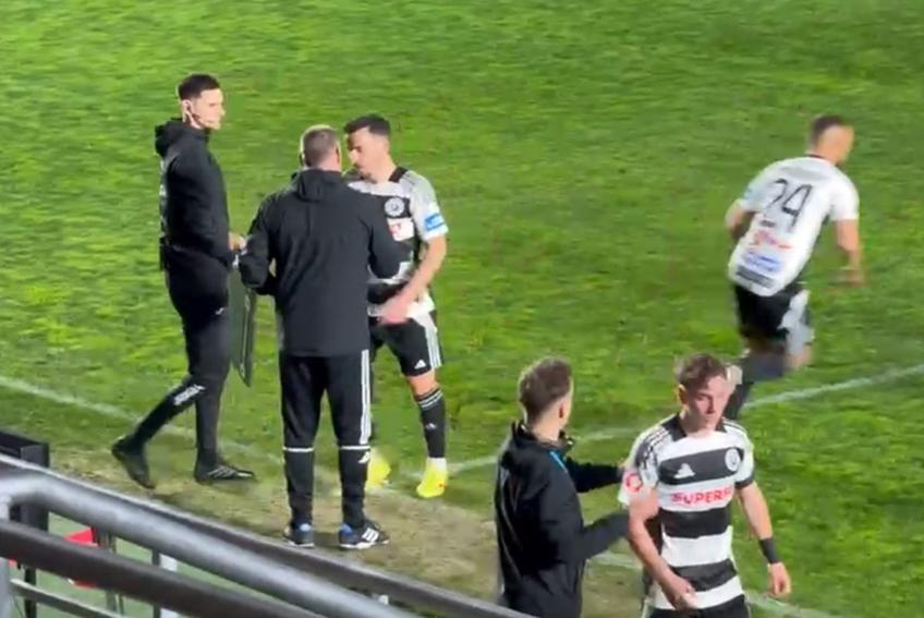 Dan Nistor, supărat că a fost schimbat înainte de pauză în Rapid - U Cluj