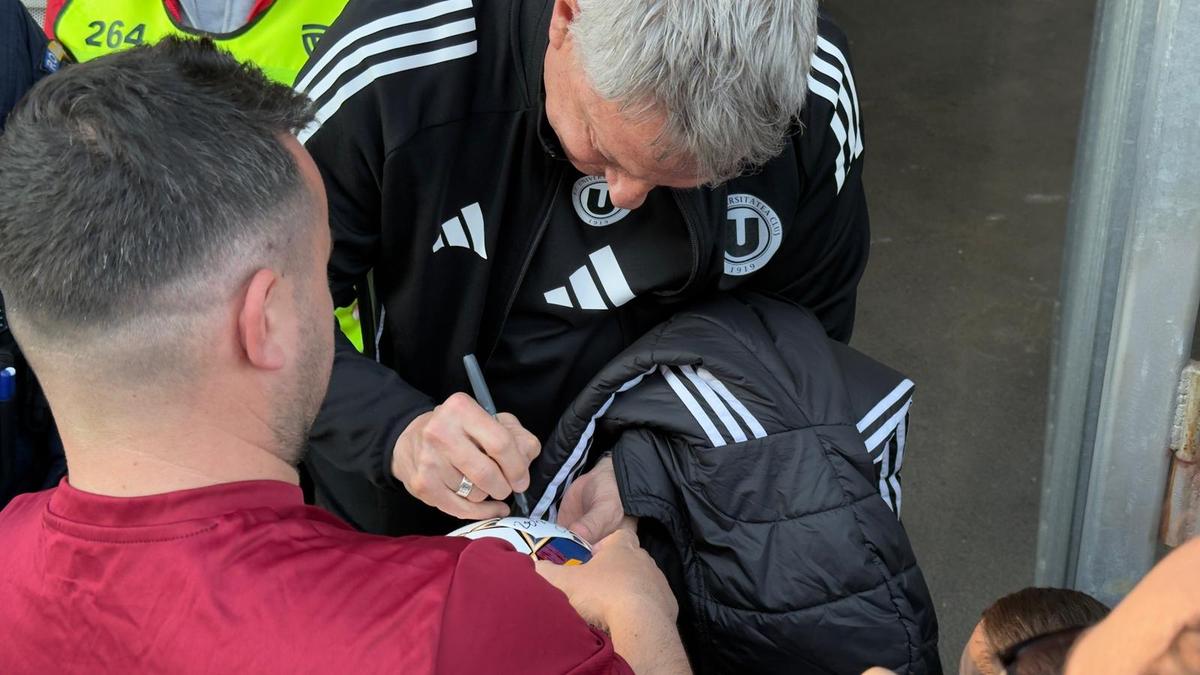 8 detalii de la Rapid - U Cluj » Scandări împotriva Legii 4, gest special pentru Mircea Lucescu + noul „transfer” la primul meci