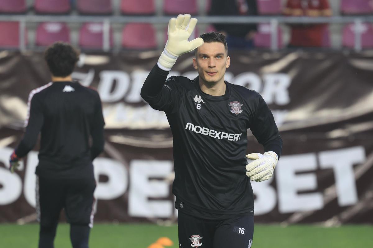 8 detalii de la Rapid - U Cluj » Scandări împotriva Legii 4, gest special pentru Mircea Lucescu + noul „transfer” la primul meci