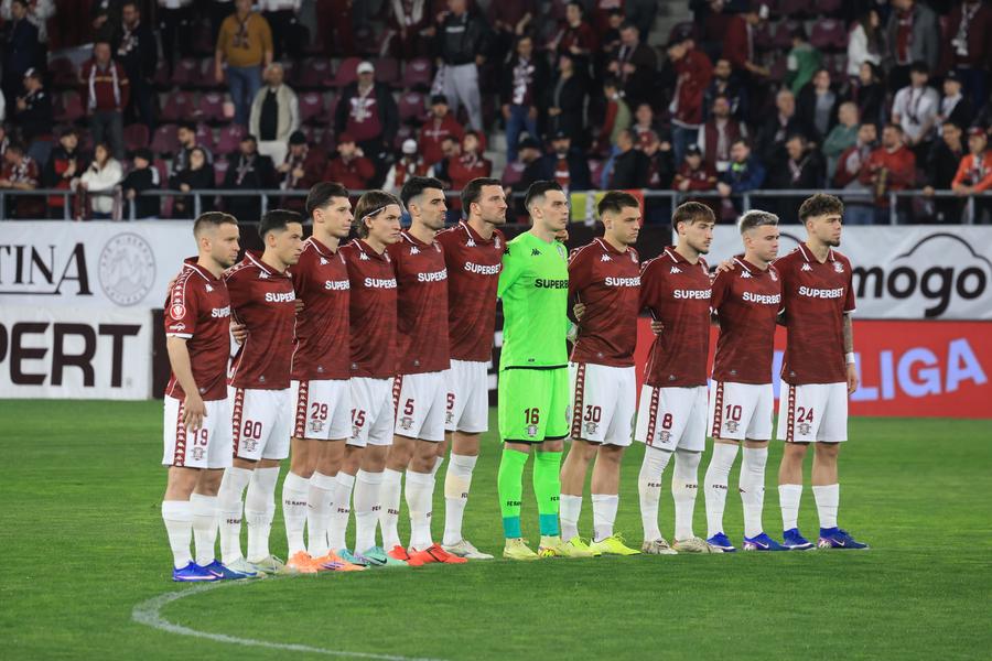 Moment de reculegere la Rapid - U Cluj // FOTO: Ionuț Iordache (GSP) 8 detalii de la Rapid - U Cluj » Scandări împotriva Legii 4, gest special pentru Mircea Lucescu + noul „transfer” la primul meci