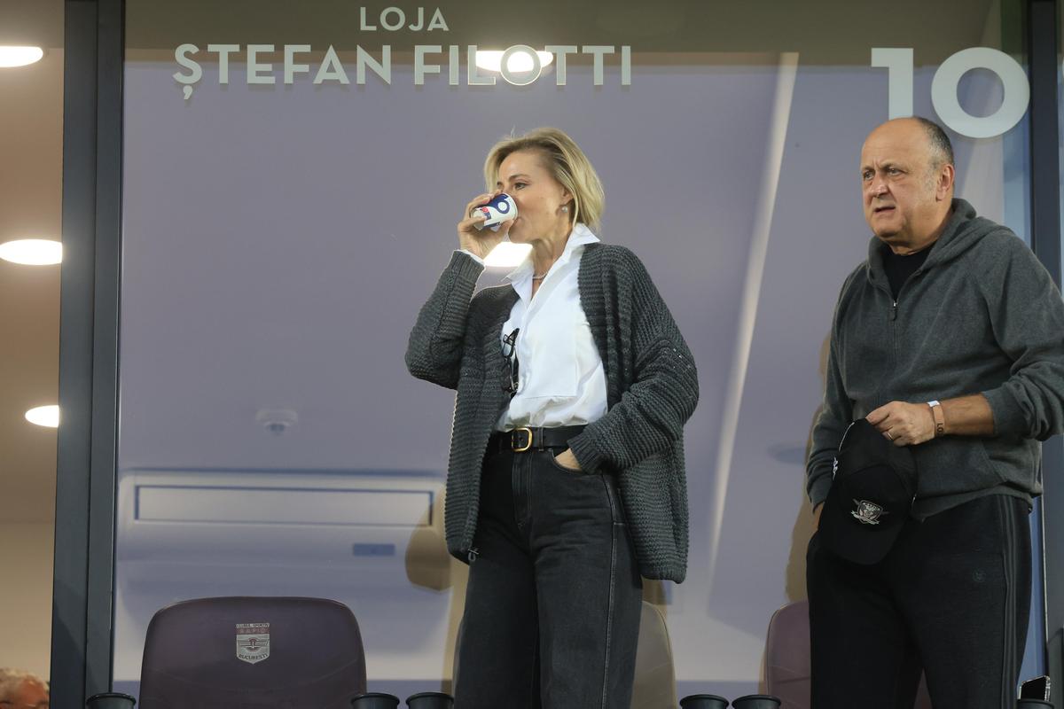 Diana și Dan Șucu în lojile din Giulești