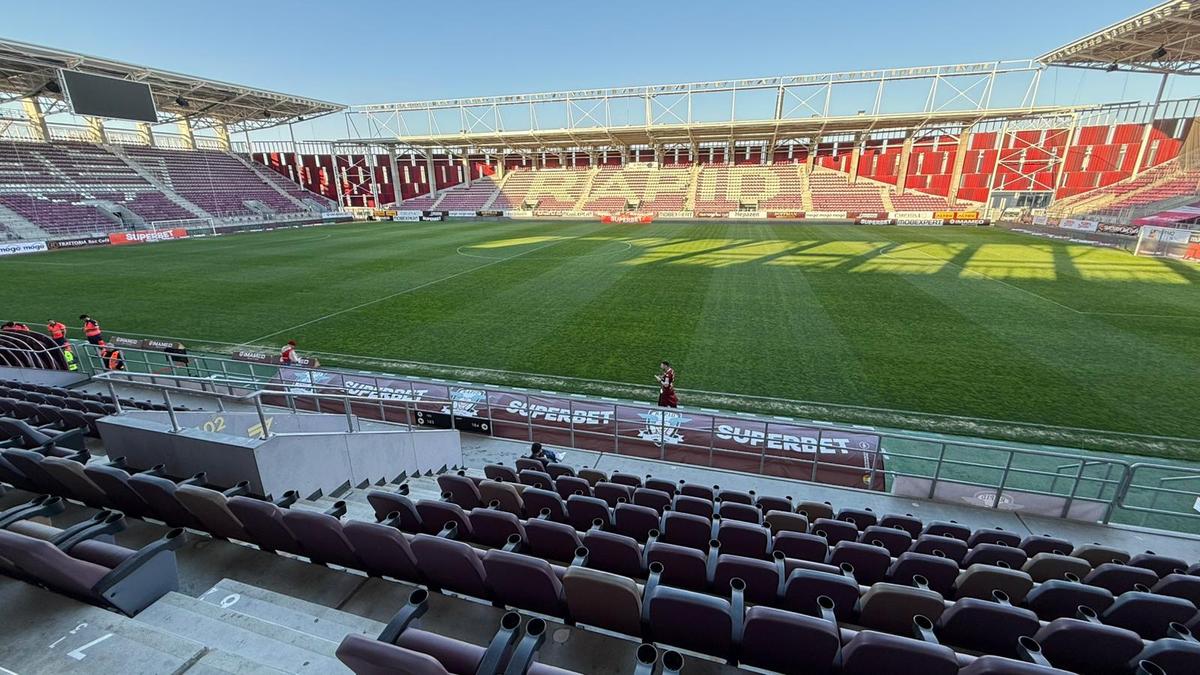 8 detalii de la Rapid - U Cluj » Scandări împotriva Legii 4, gest special pentru Mircea Lucescu + noul „transfer” la primul meci