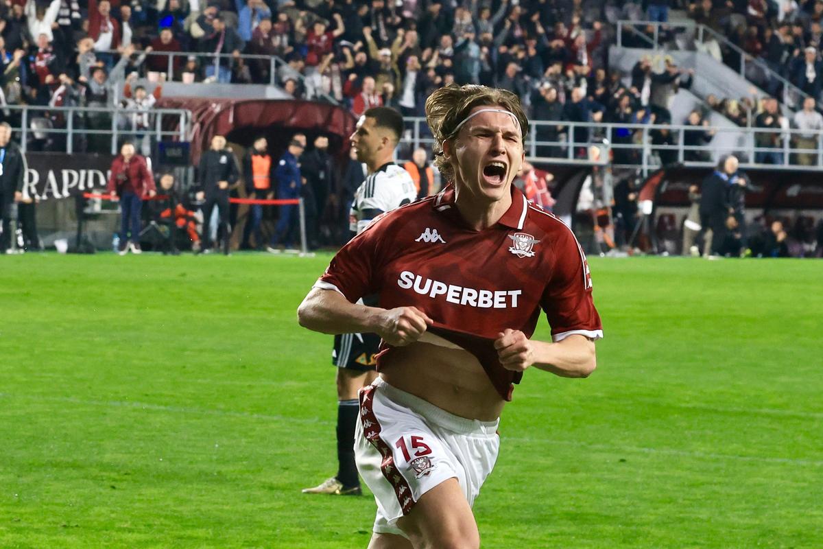 Rapid - U Cluj, imagini de pe teren și din loji