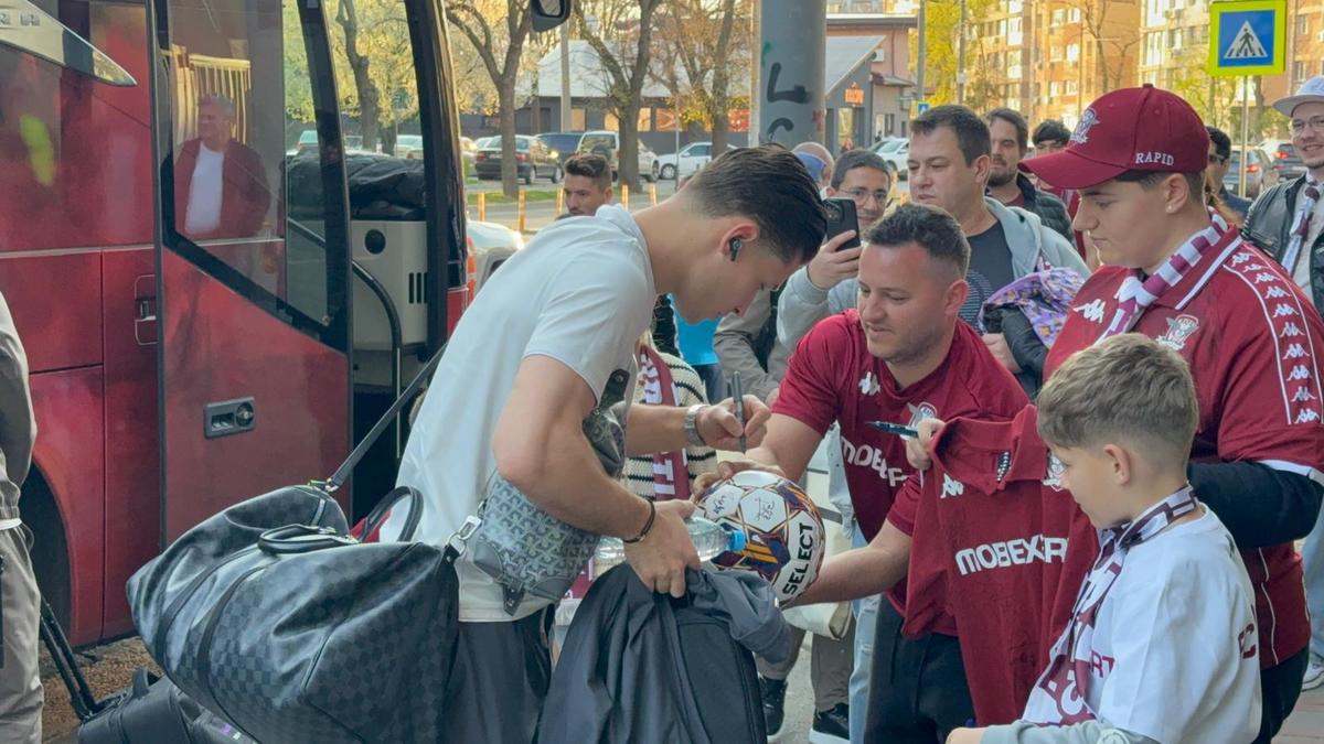 8 detalii de la Rapid - U Cluj » Scandări împotriva Legii 4, gest special pentru Mircea Lucescu + noul „transfer” la primul meci