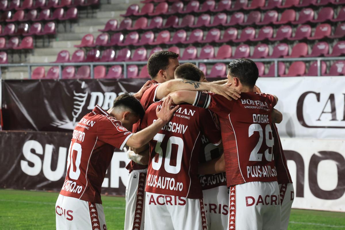 Rapid - U Cluj, imagini de pe teren și din loji