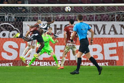 Oucasse Mendy a reușit „dubla” în Rapid - U Cluj // foto:Ionuț Iordache