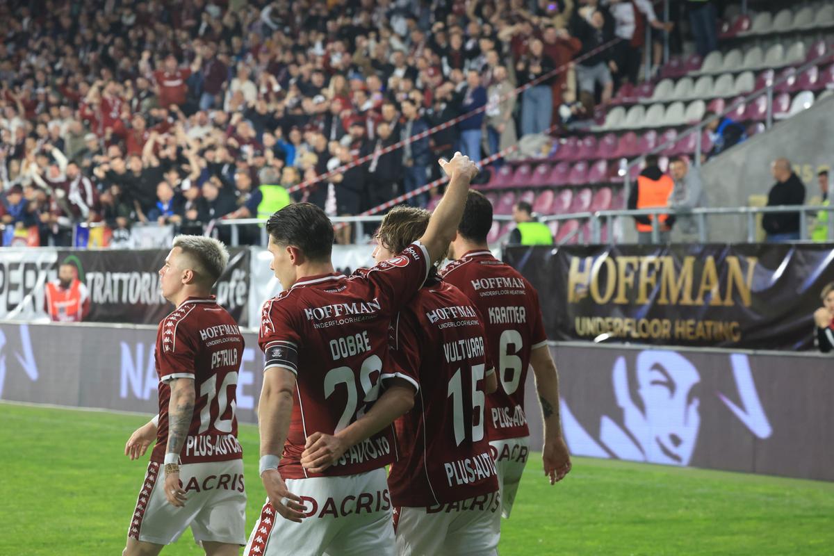 Rapid - U Cluj, imagini de pe teren și din loji