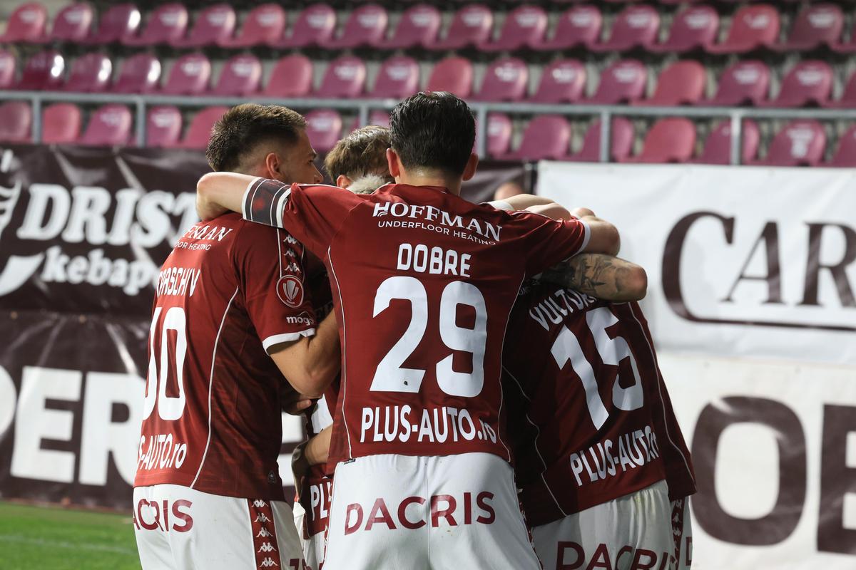 Schimbat înainte de pauză în Rapid - U Cluj, Dan Nistor a făcut urât