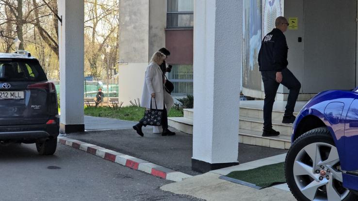 Neli și Marilu Lucescu, soția și nepoata fostului selecționer, foto: Marius Mărgărit / GSP