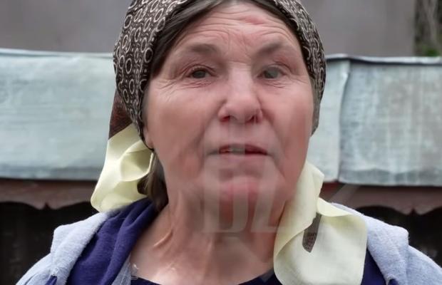 VIDEO. Soția unui ieșean care a murit după ce a băut spirt: „Eu beau numai Mona, vodka e apă chioară”
