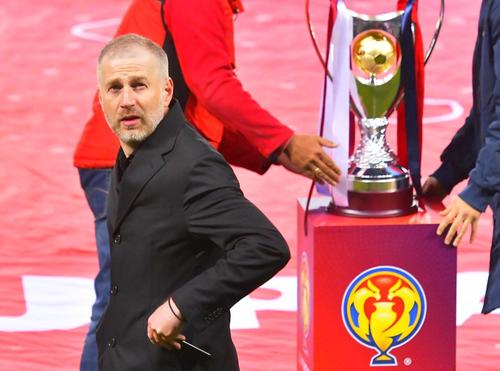 Edi Iordănescu, 42 de ani, antrenorul lui CFR Cluj, le-a ținut un discurs de adio jucătorilor la antrenamentul de azi. Totuși, intenția tehnicianului este nuanțată.