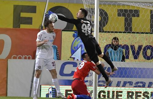 Răzvan Pleșca (38 de ani), veteranul din poarta lui Gaz Metan, consideră că Andrei Vlad nu are nicio vină pentru faza golului încasat în derby-ul FCSB - CFR Cluj 1-1.