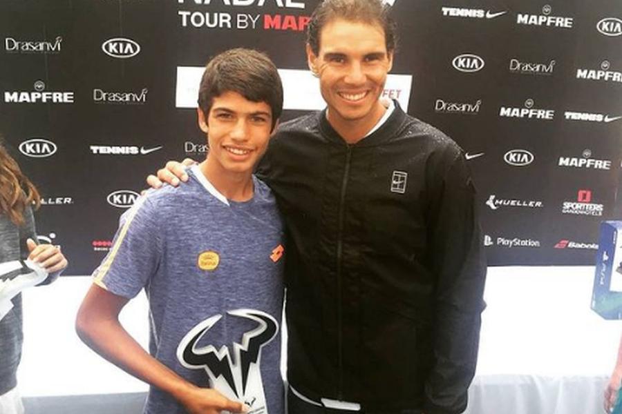 Nadal și Alcaraz, în urmă cu mai mulți ani. Sursă foto: Instagram Ce moment la Madrid! Și-a înfruntat idolul chiar în ziua în care a împlinit 18 ani » Pronosticul lui Nadal: „Va fi unul dintre cei mai buni din lume”