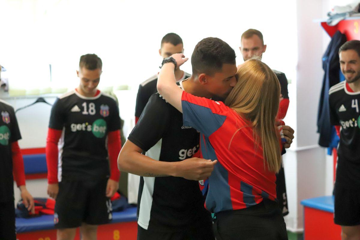 Studenta-ultras care salvează vieți » Rebeca, tânăra care a sărit din Peluza Sud pentru a-i acorda primul ajutor fotbalistului prăbușit în Ghencea