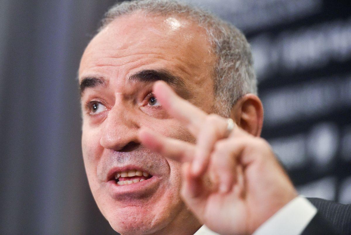 Război în Ucraina, ziua 71 » Kasparov spune ce mare lider al Europei ar fi fost mână în mână cu Vladimir Putin: „Are responsabilitate directă pentru agresivitatea lui!”